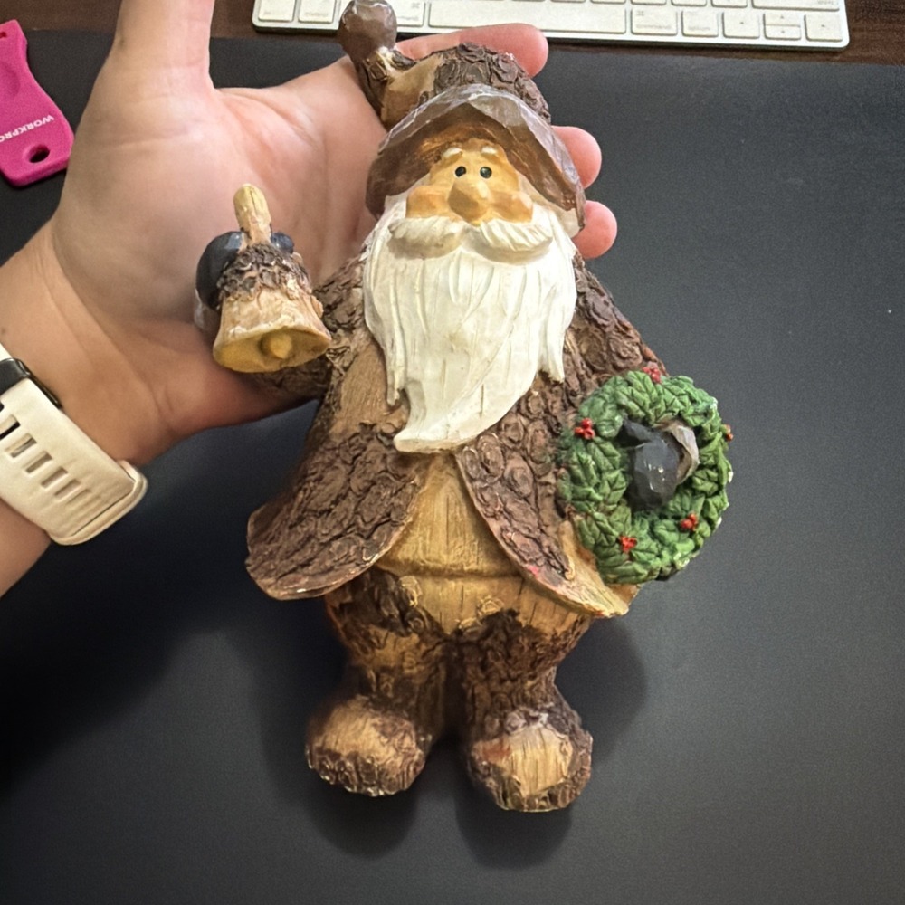 Woodland Bark Texture Santa Claus Figurine With Bell And Wreath